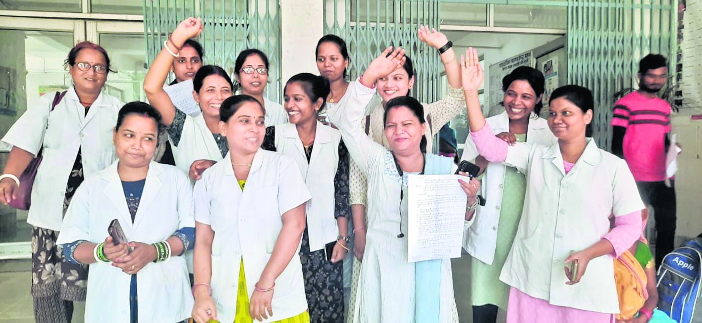 मशरक सीएचसी की एएनएम ने शुरू की अनिश्चितकालीन हड़ताल