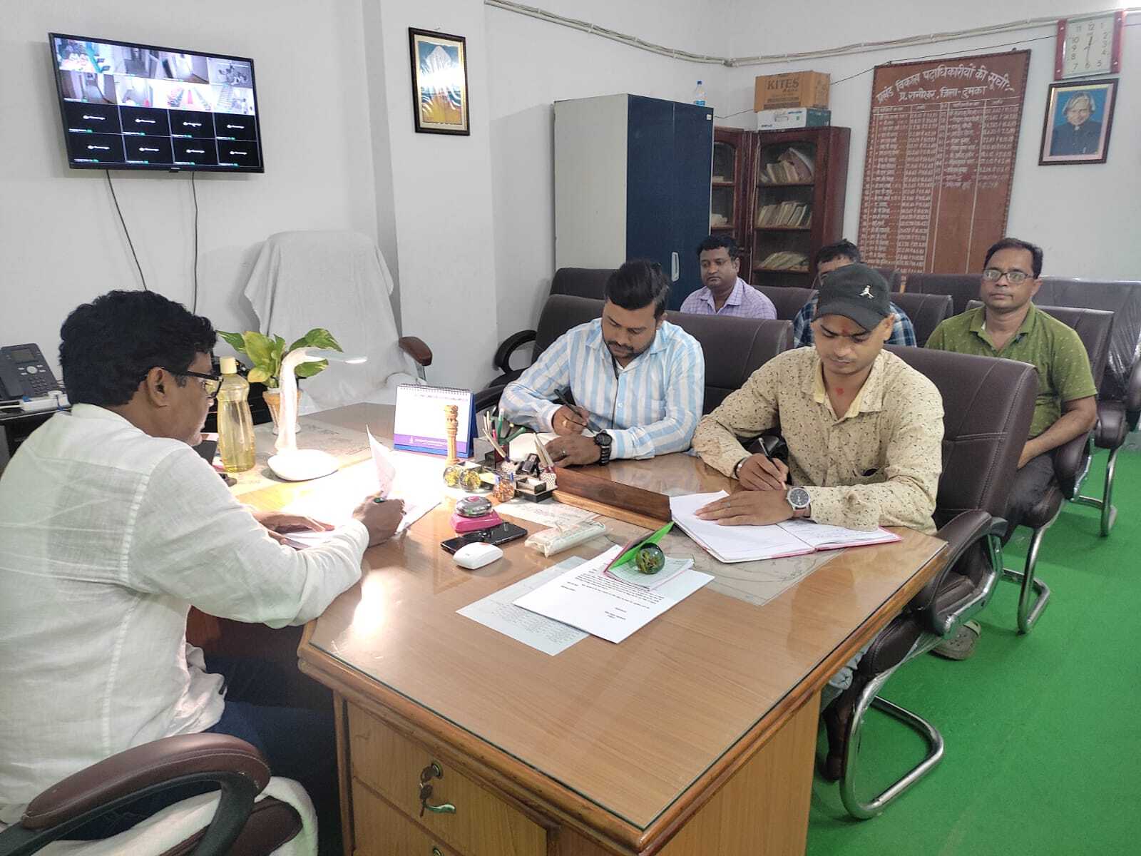 मतदाता सूची में नाम जोड़ने बीएलओ अब घर-घर करेंगे सर्वे : बीडीओ