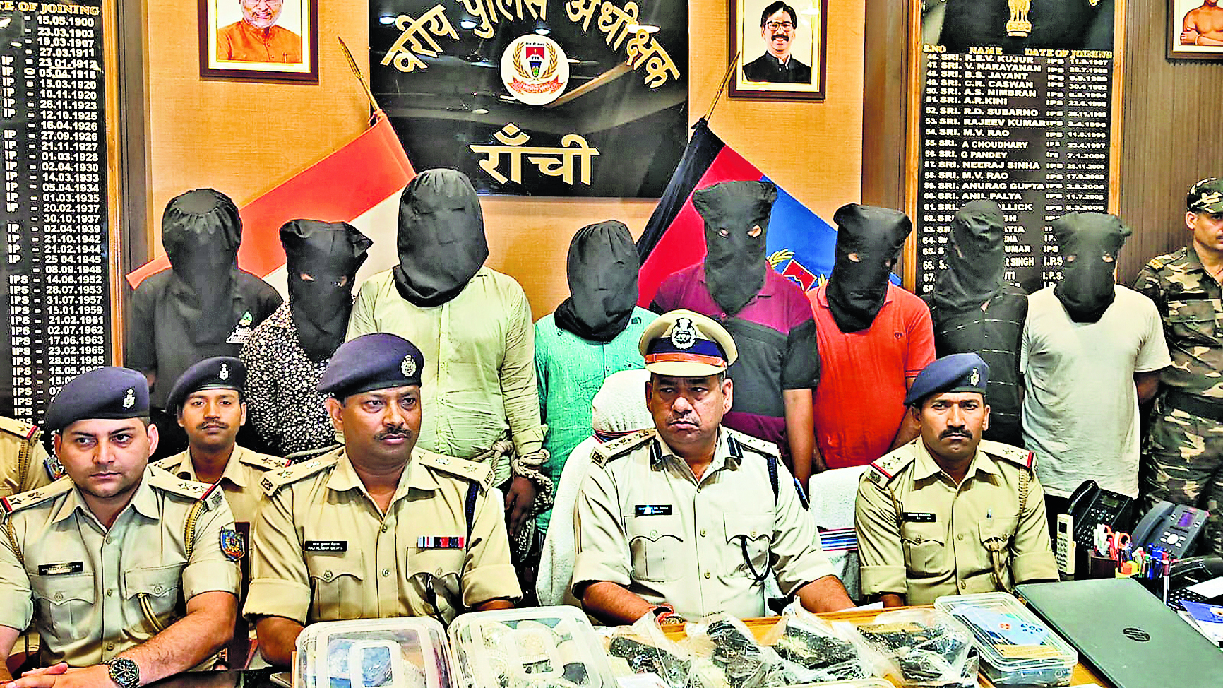 crime news : पलामू के हेलमेट गिरोह ने डीपी ज्वेलर्स से लूटे थे डेढ़ करोड़ के जेवरात, आठ गिरफ्तार