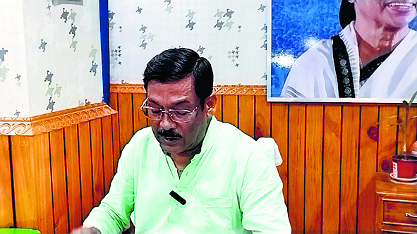 ””सरकारी जमीन से अतिक्रमण हटाने पर जान को है खतरा””