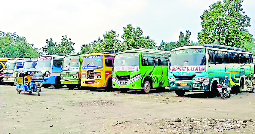 तृणमूल श्रमिक नेता पर वसूली का आरोप, प्रतिवाद में बस हड़ताल