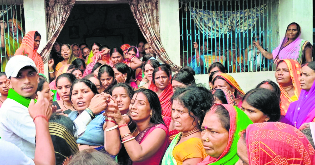 गुजरात में युवक की मौत, शव घर पहुंचे ही परिजनों में मचा कोहराम