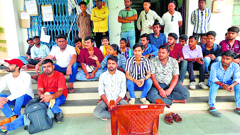 केएनयू के कुलपति ने डीन ऑफ आर्ट्स को दिया अपना चार्ज