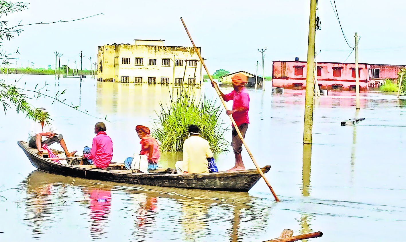 नेपाल में बारिश से गंडक बेकाबू, खतरे के निशान से 1.10 मीटर ऊपर पहुंची