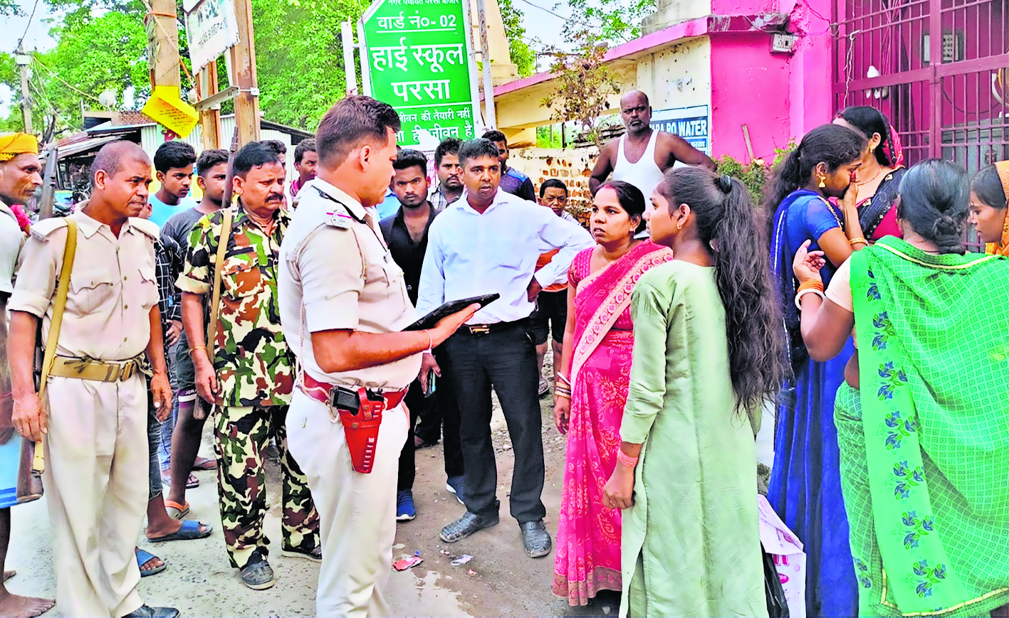 बाइक सवार अपराधियों ने महिला के गले से छीनी सोने की चेन व मंगलसूत्र