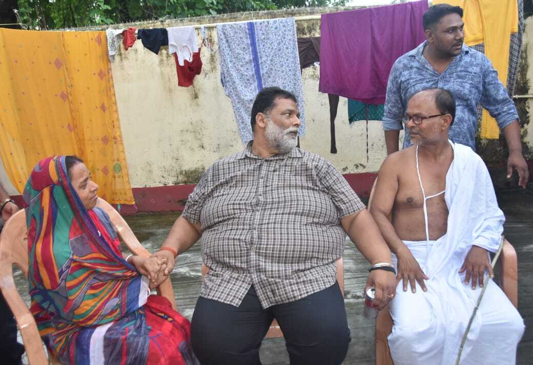 परिजनों ने मिल पप्पू यादव ने जताया शोक