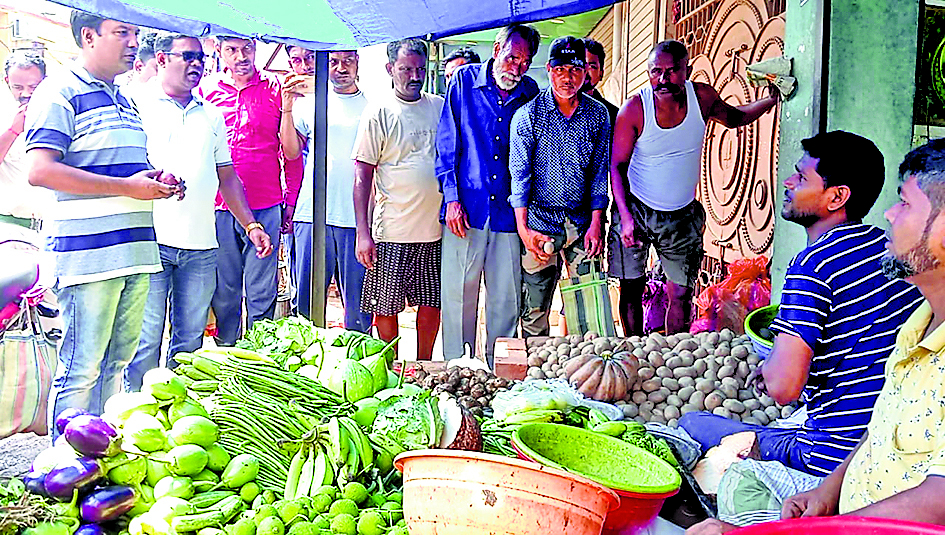 जामुड़िया बाजार का औचक निरीक्षण महंगाई पर लगाम लगाने की कोशिश