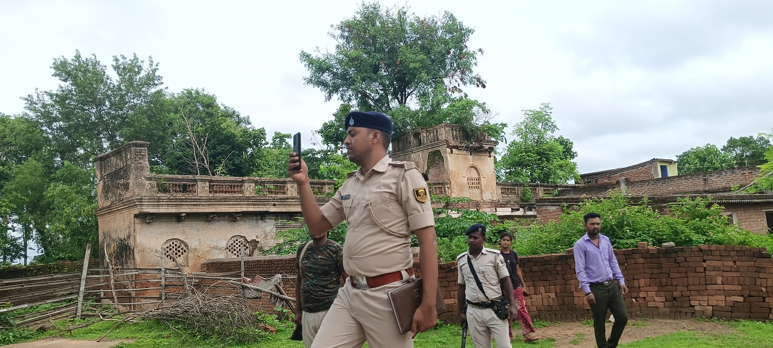 तीन घरों का ताला तोड़ ढाई लाख से अधिक की संपत्ति चोरी