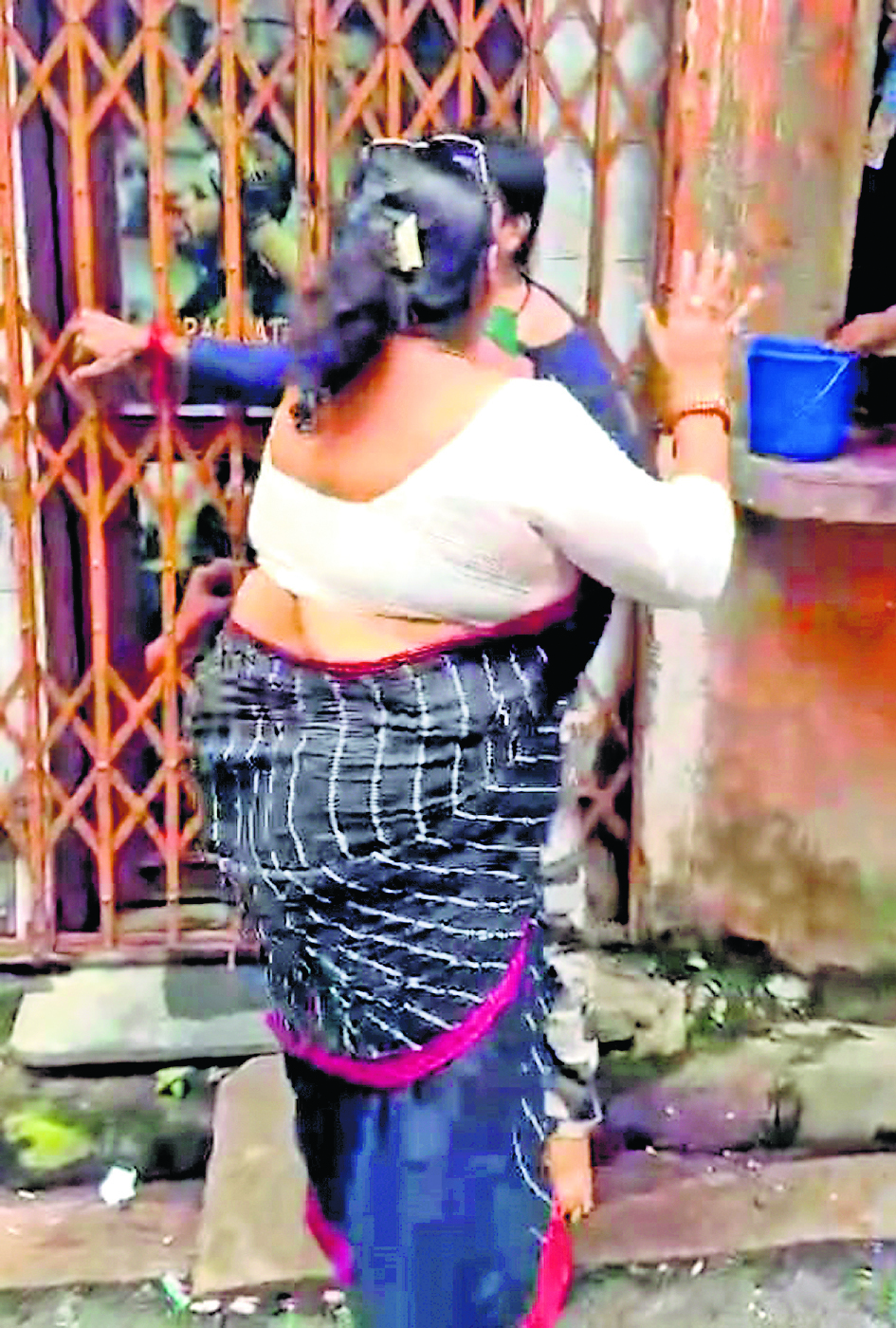 तृणमूल कांग्रेस की महिला पार्षद पर पार्टी के युवा नेता की पिटाई का आरोप