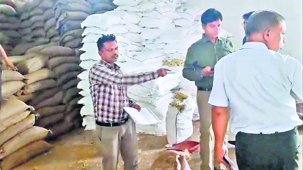 Ranchi news : चीनी और नमक का वितरण समय से करें : डीएसओ