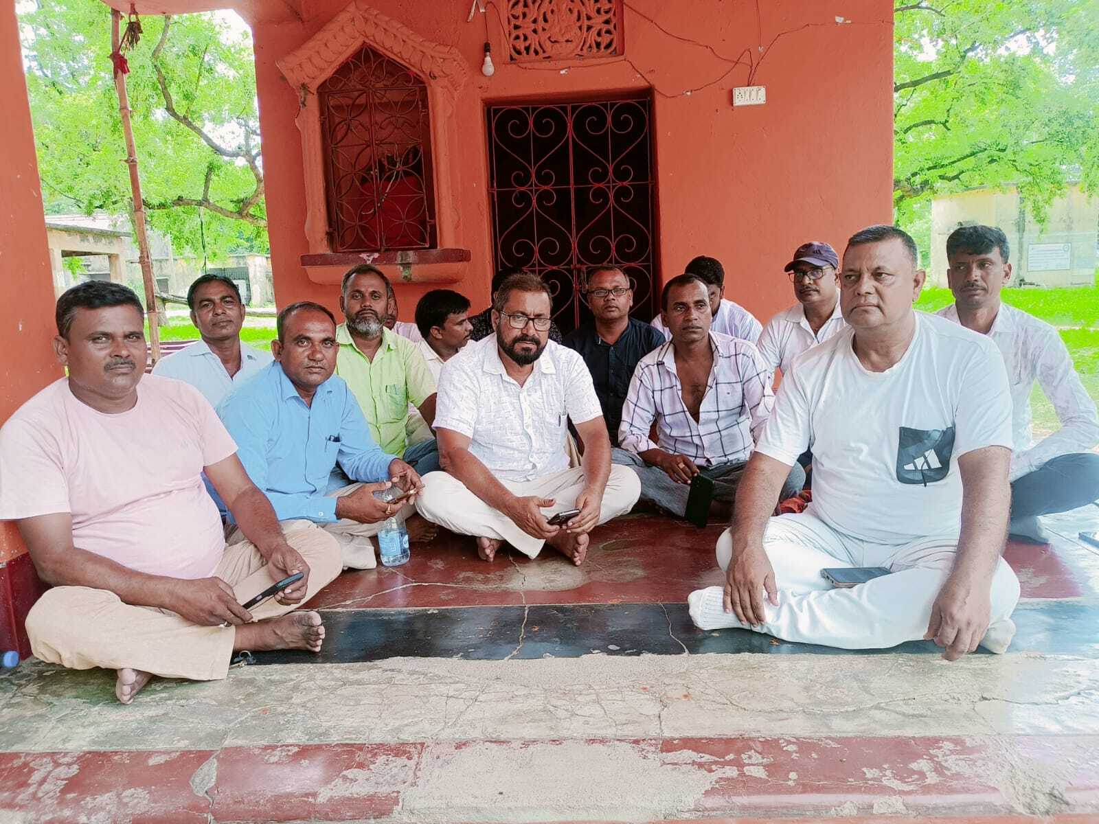 इ-टेंडर प्रक्रिया के विरोध में उतरा मुखिया संघ