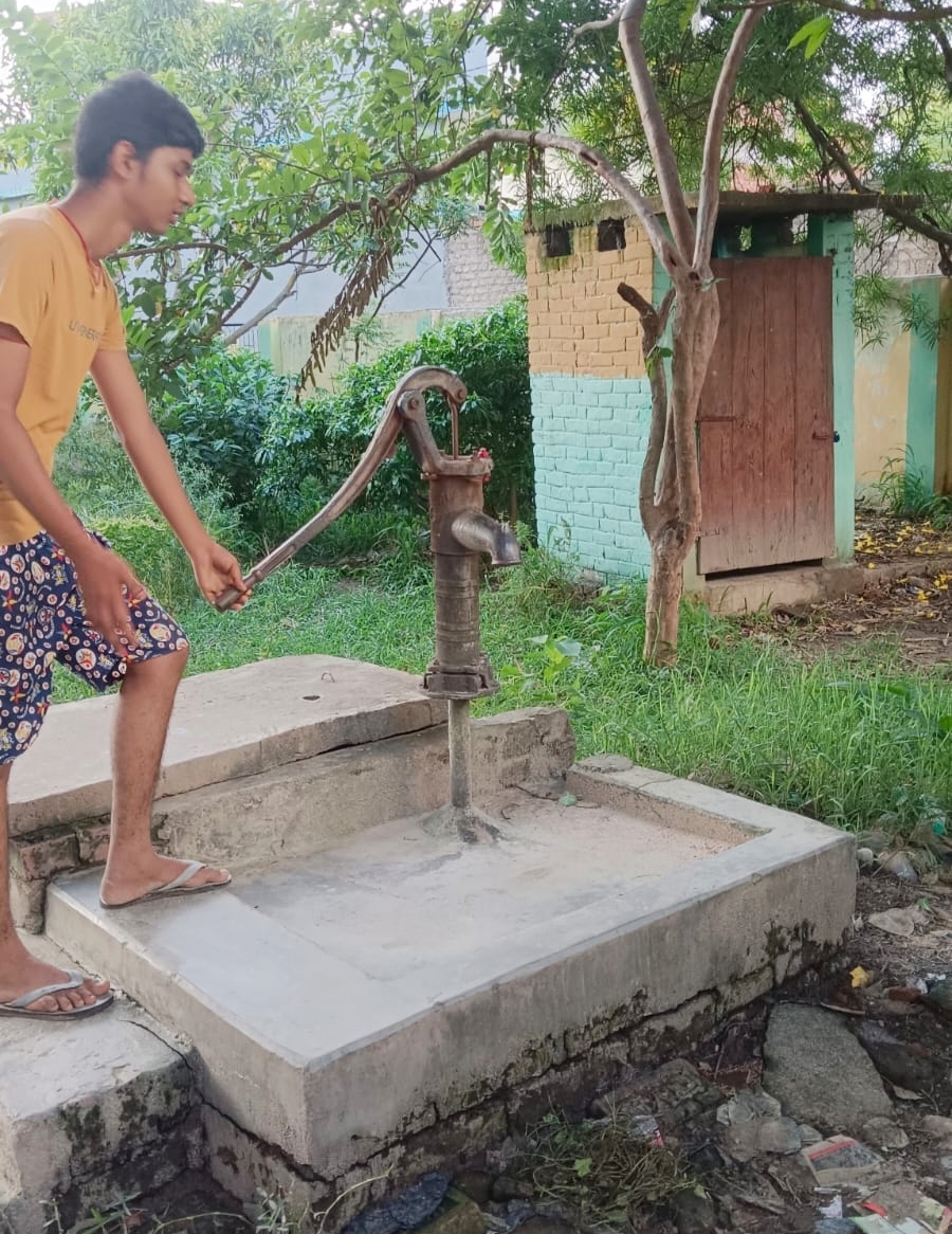 चरम पर पहुंचा पेयजल संकट, बूंद-बूंद पानी के लिए तरस रहे लोग