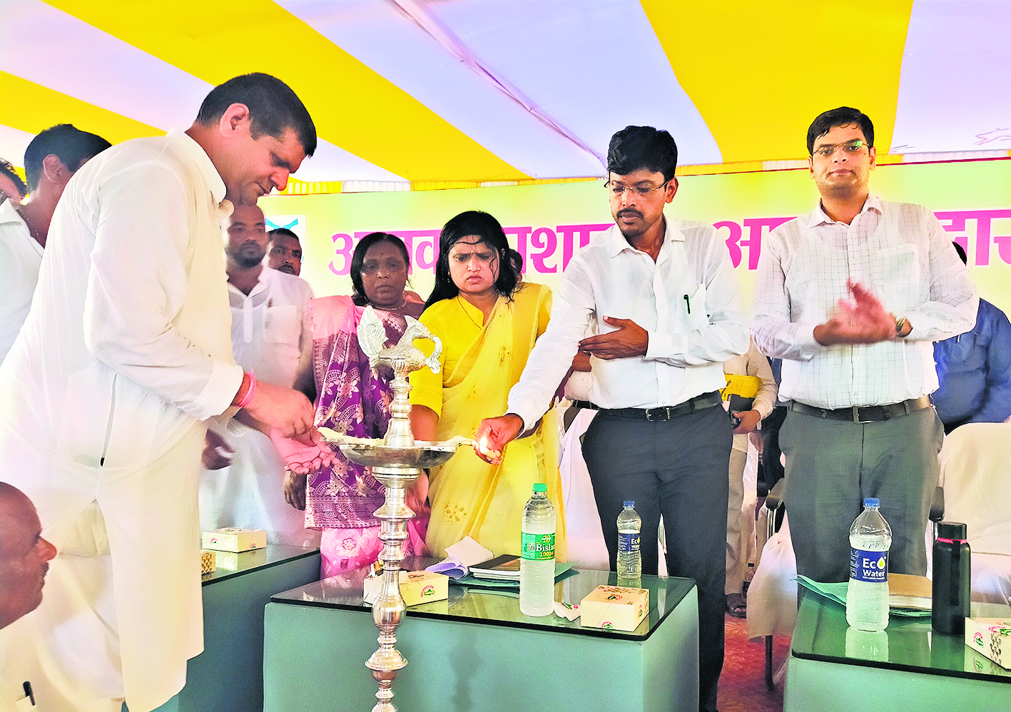 लोगों की समस्याएं डीएम ने सुनीं, कहा-जल्द होगा निबटारा