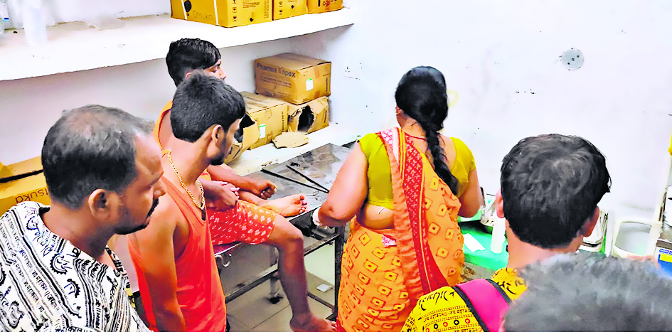 श्रद्धालुओं से भरा ऑटो पलटा, नौ लोग गंभीर रूप से घायल