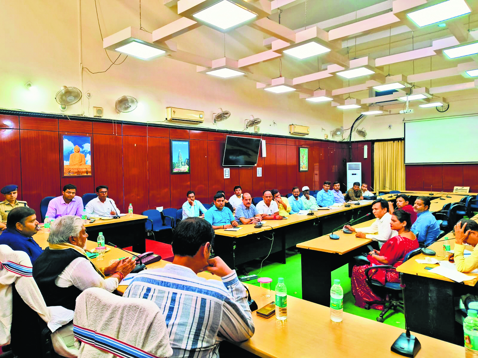 एपी कॉलोनी के इंडोर स्टेडियम को ध्वस्त करने का निर्देश