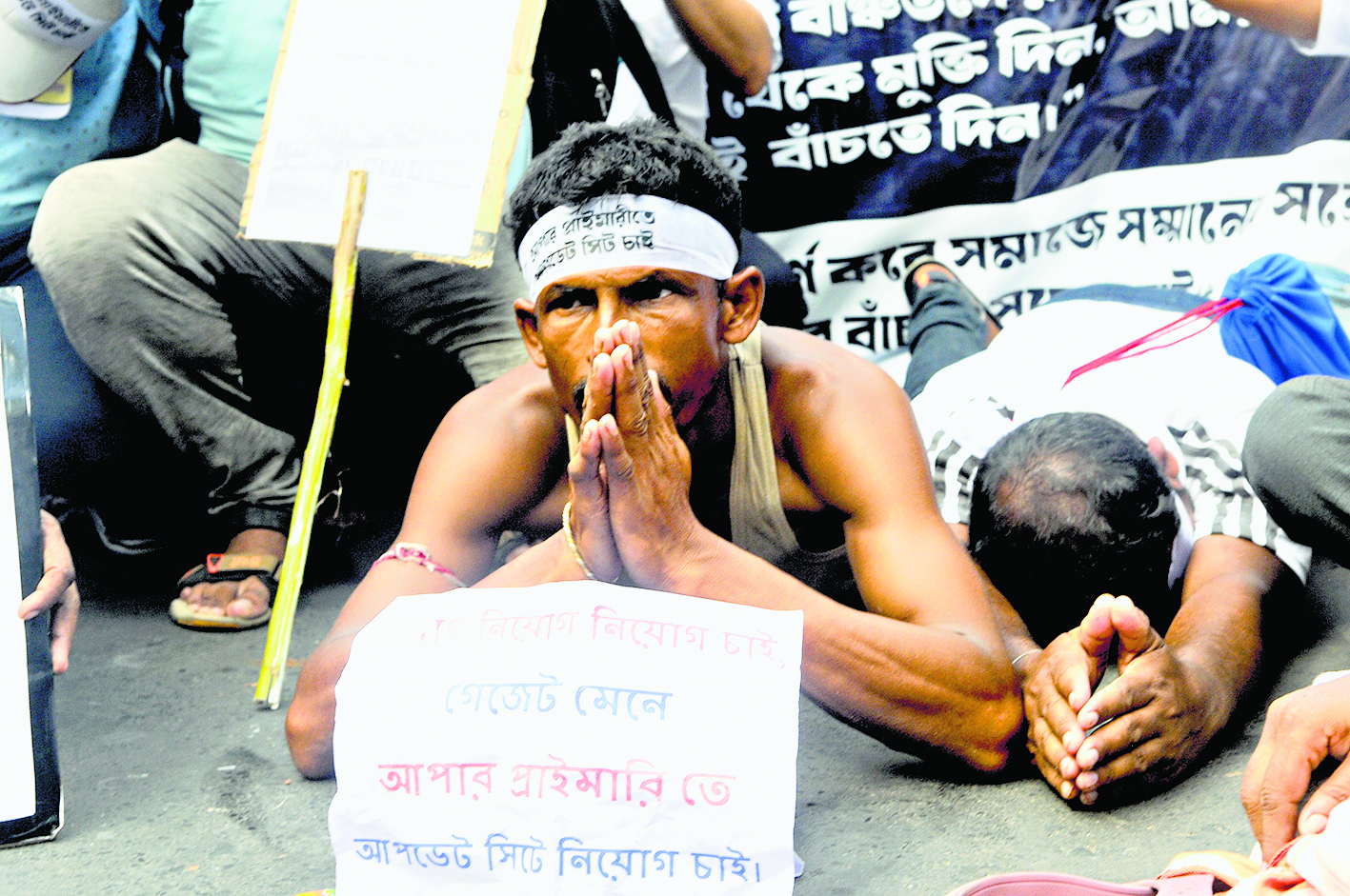 नौकरी की मांग पर अपर प्राइमरी के अभ्यर्थियों ने निकाली रैली