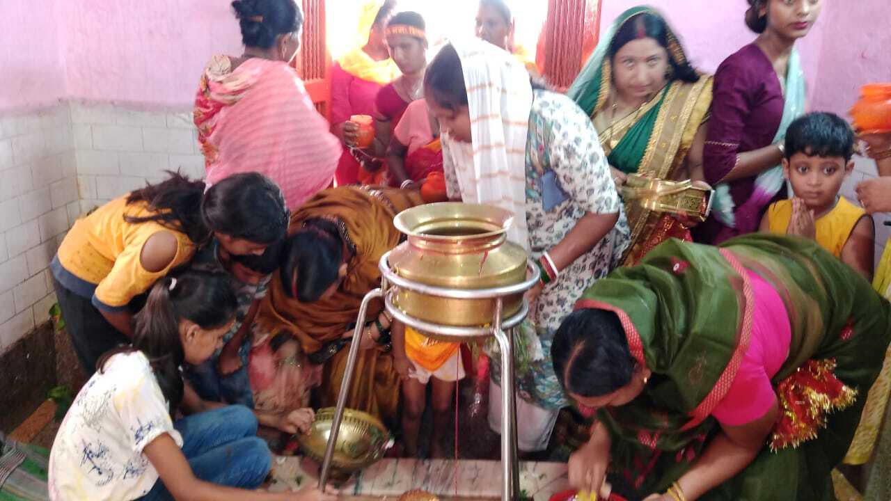 हर-हर महादेव के जयकारों से गूंजे शहर के शिवालय व मंदिर