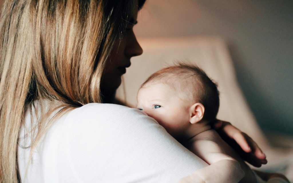 Postnatal Causes: प्रसव के बाद महिलाओं की मेंटल हेल्थ पर पड़ता है प्रभाव, जानें इससे जुड़ी महत्वपूर्ण बातें