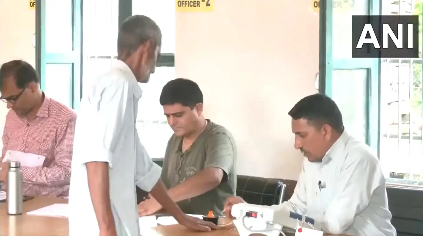 By-election: बिहार बंगाल समेत विधानसभा की 13 सीट पर उपचुनाव के लिए वोटिंग जारी