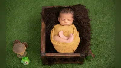 Baby Names: सूरज की तरह चमक उठेगी किस्मत, बेटे के लिए चुनें सूर्य देव से प्रेरित नाम