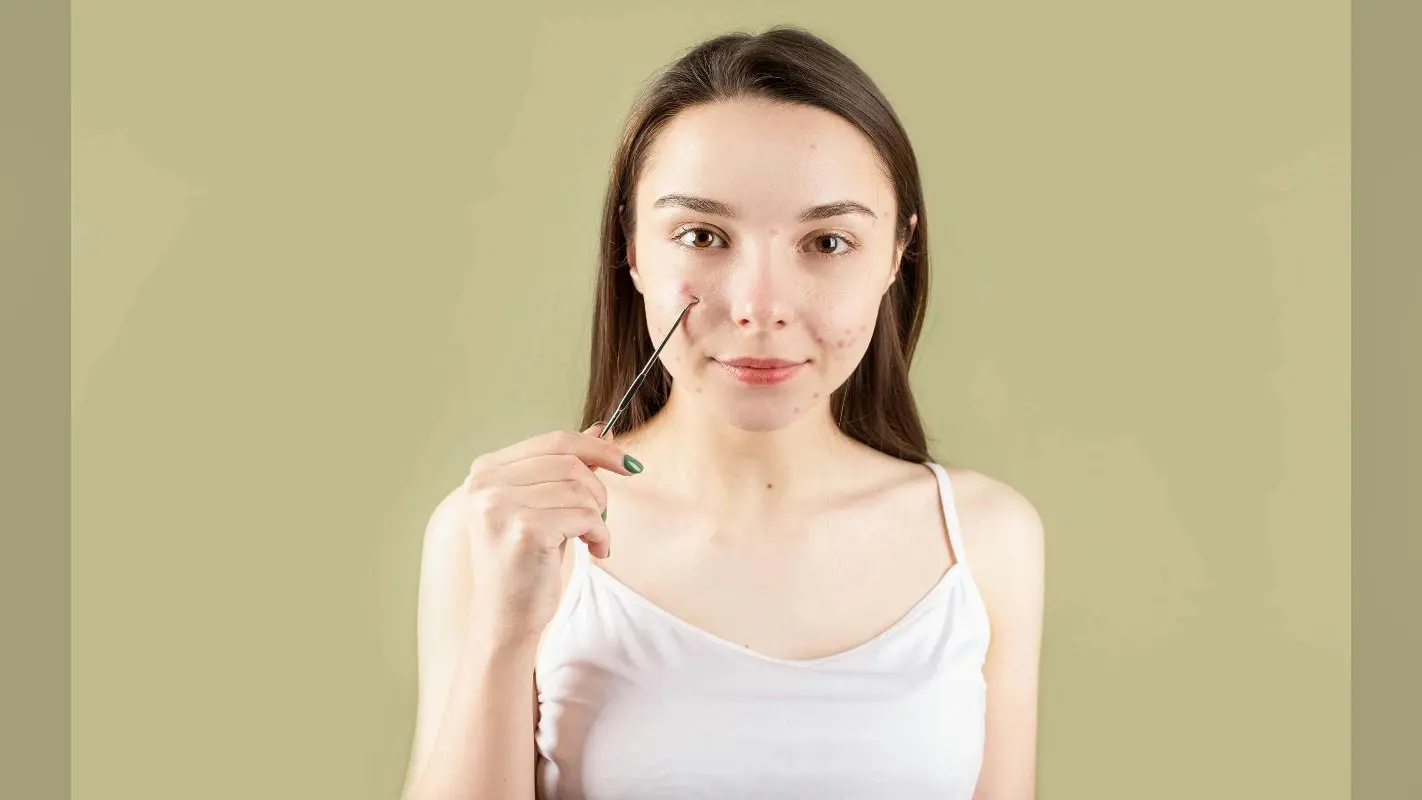 Beauty Tips: बारिश भी आपके चेहरे से नहीं छीन पाएगी चमक, जानें क्या है इसे बचाने तरीका