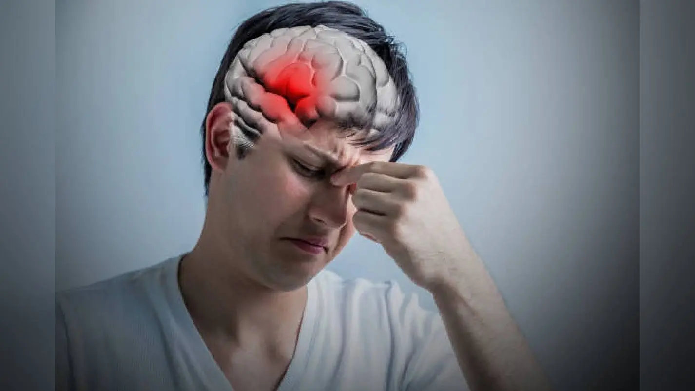 Brain Problem: दिमाग को नुकसान पहुंचा रही आपकी ये आदत, आज से ही करें सुधार