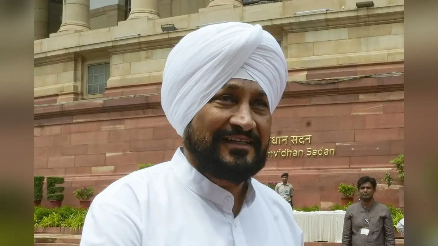 बीजेपी के हमले के बाद चरणजीत सिंह चन्नी की टिप्पणी से कांग्रेस ने काटी ‘कन्नी’, जानें पूरा मामला