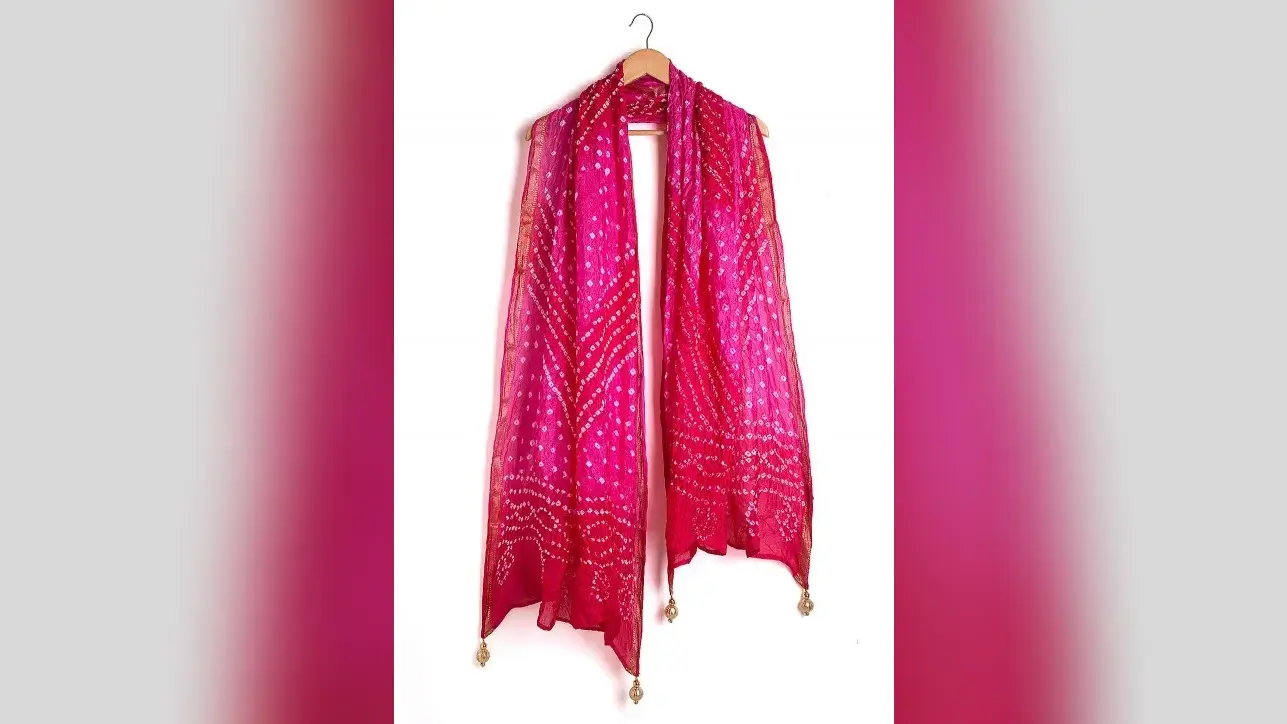 Dupatta Hacks : सूट पर चुन्नी लगाने के सिंपल 9 हैक्स, आप भी ट्राई करें