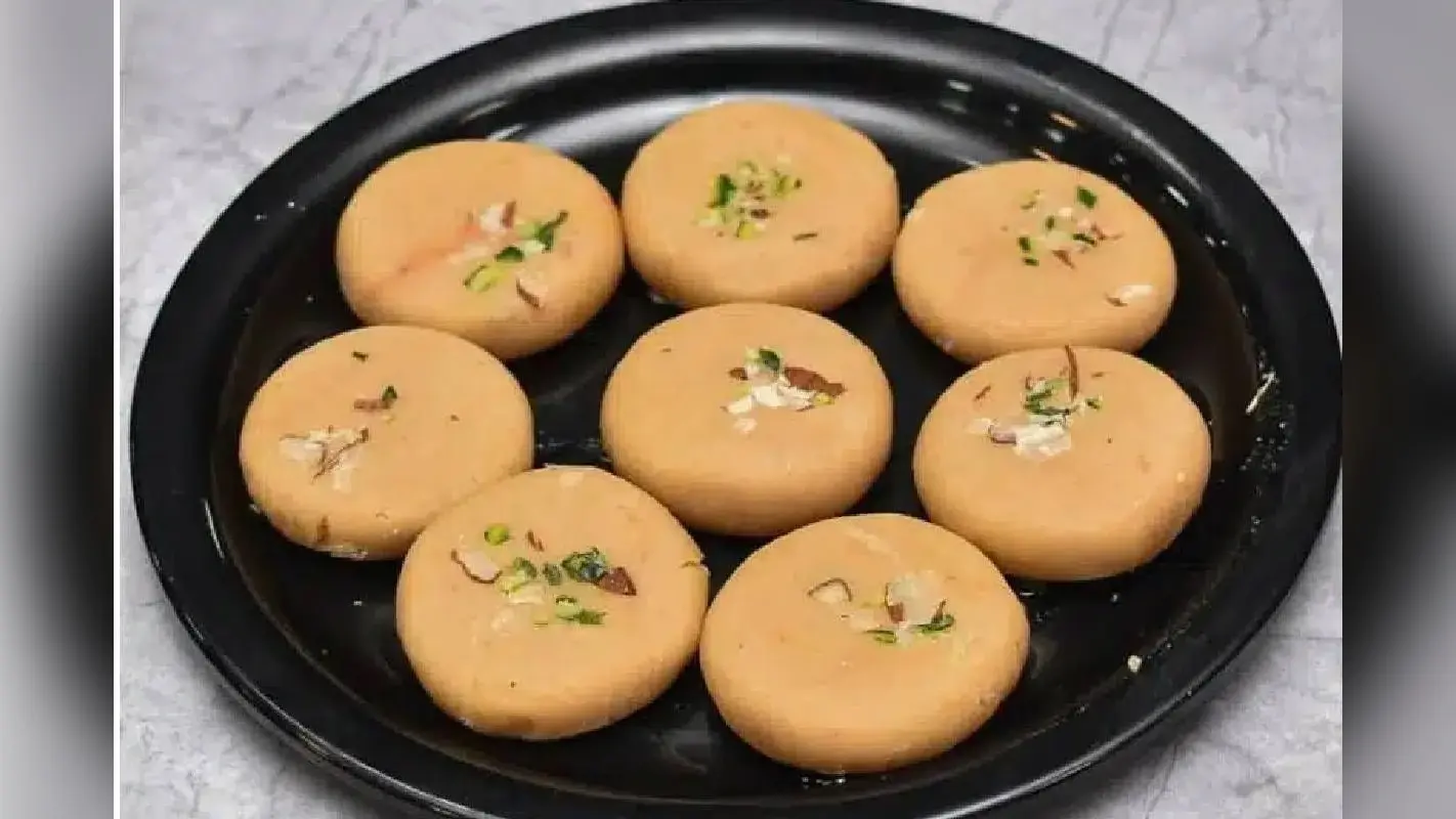 Deoghar ka Peda: घर में कैसे बनाएं देवघर का स्वादिष्ट पेड़ा, जानें पेड़े की खासियत