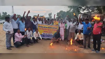 सहायक अध्यापक संघर्ष मोर्चा ने निकाला मशाल जुलूस