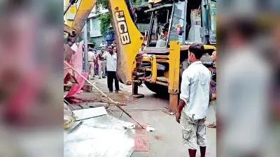 बर्दवान में अतिक्रमण पर चला पालिका का बुलडोजर