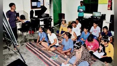 Bhagalpur News: किलकारी में बच्चों को दी गयी फोटोग्राफी की जानकारी