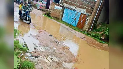 बारिश के बाद सफाखाना रोड झील में तब्दील