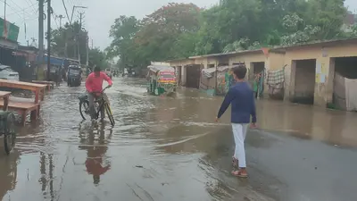 झमाझम बारिश से मौसम हुआ सुहाना, सड़कों पर जमा पानी ने बिगाड़ी शहर की सूरत