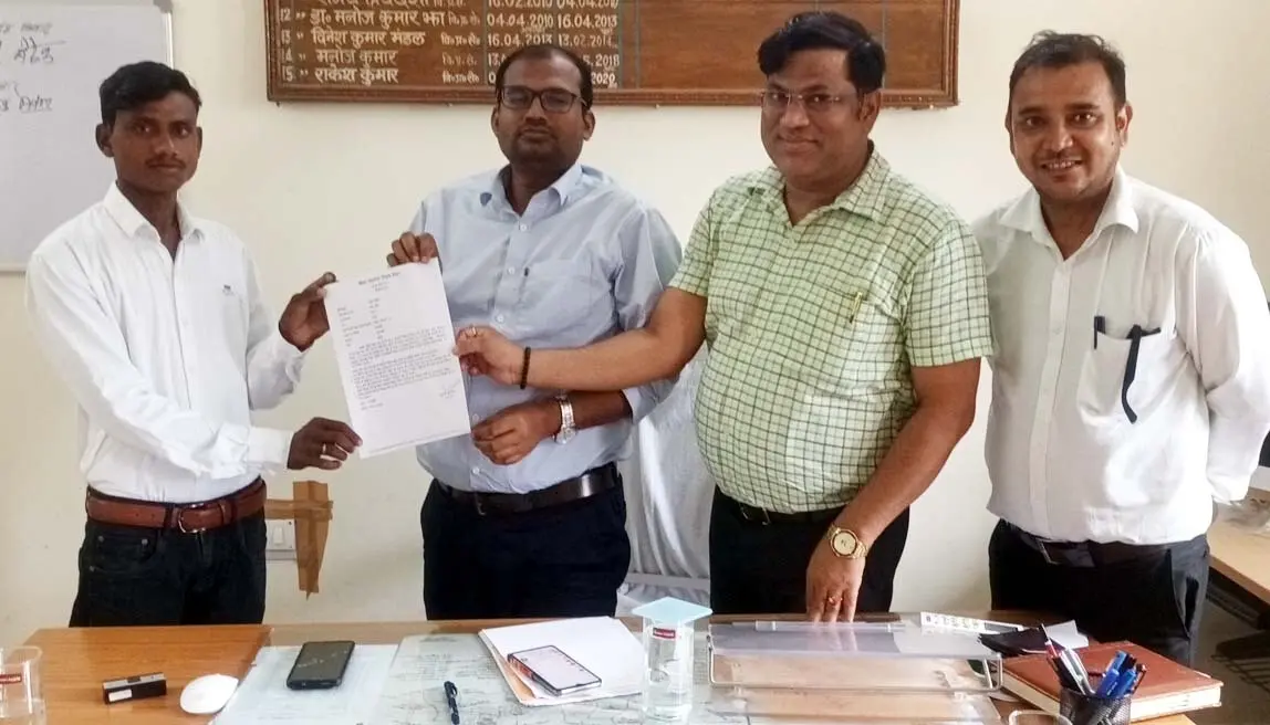 एसडीएम ने विकास मित्र को नियुक्ति पत्र के साथ दिलायी शपथ