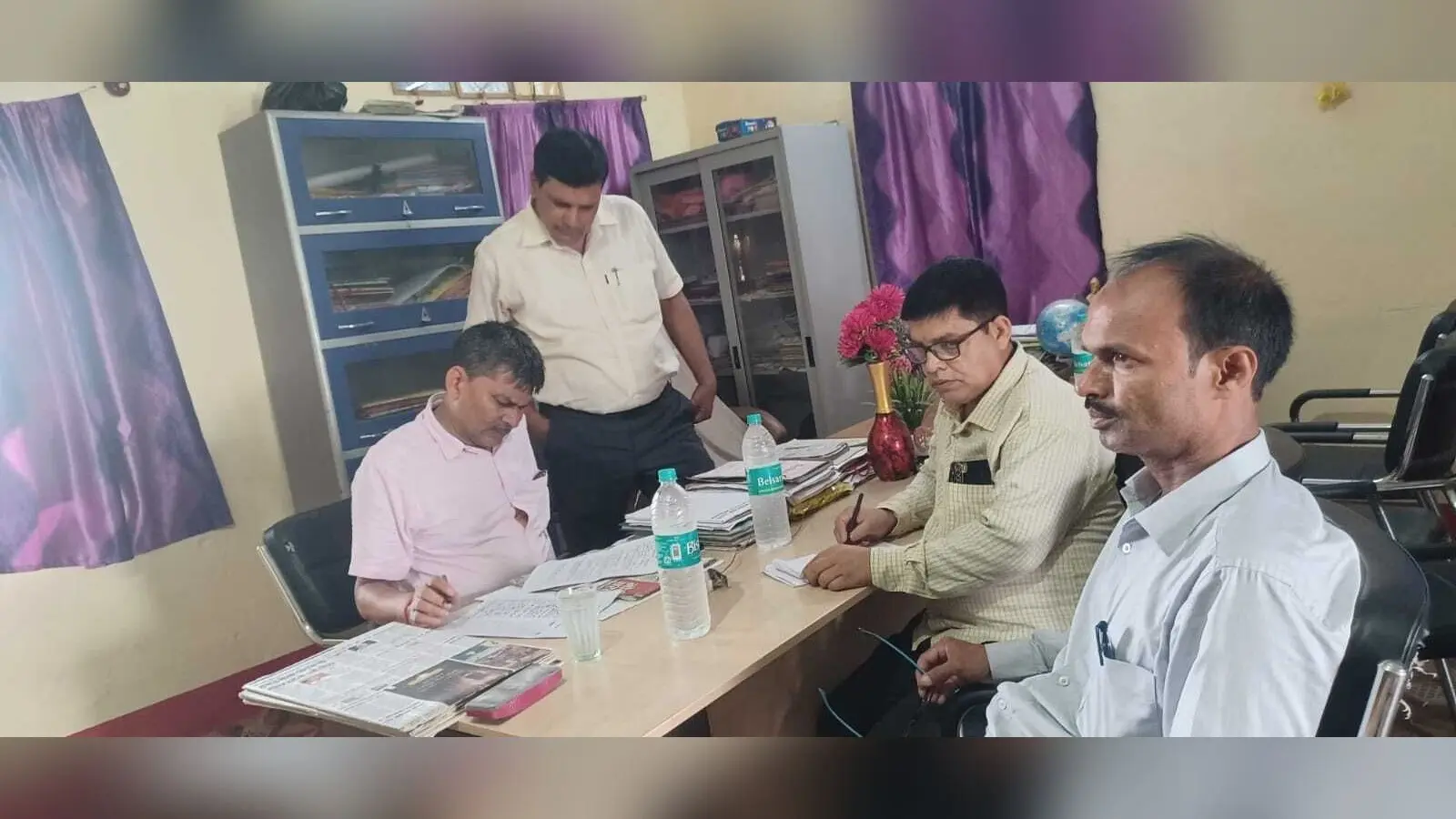 डीईओ ने किया बिहारी गुरमैता उमावि का किया निरीक्षण