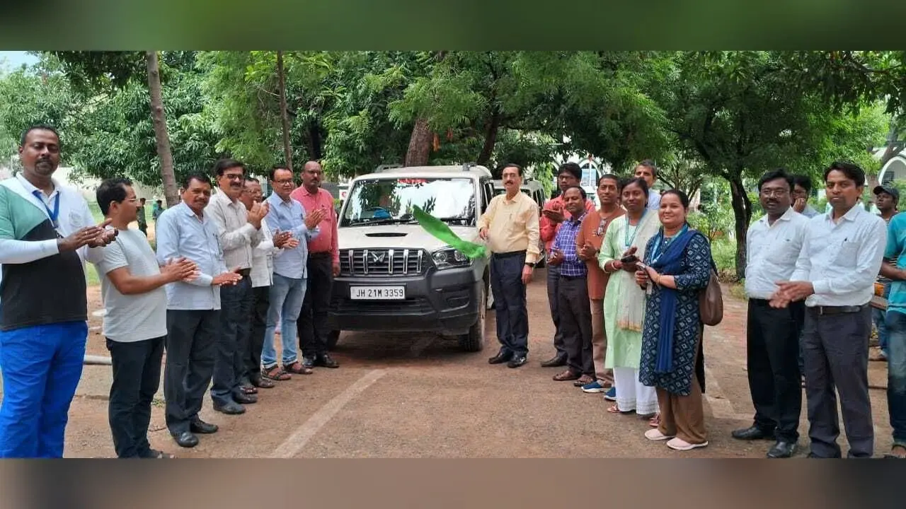 निपुण समागम में भाग लेने के लिए शिक्षक रांची रवाना