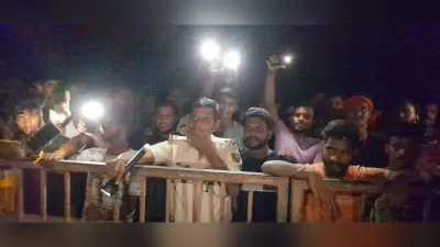 बिजली कटौती से त्रस्त ग्रामीणों ने रात में ही किया पावर ग्रिड का घेराव