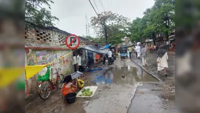 नहीं बस पायी नयी सब्जी मंडी, बारिश में गंदे पानी के बीच बिक रही सब्जी, अब नये कांसेप्ट पर बसेगी सब्जी मंडी