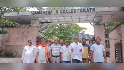 चेसिस चालकों ने डीसी को सौंपा ज्ञापन, तय मजदूरी की मांग