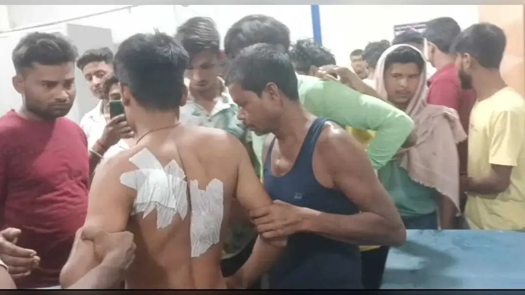 आपसी रंजिश में एक युवक ने दूसरे युवक को चाकू मारकर किया जख्मी, रेफर