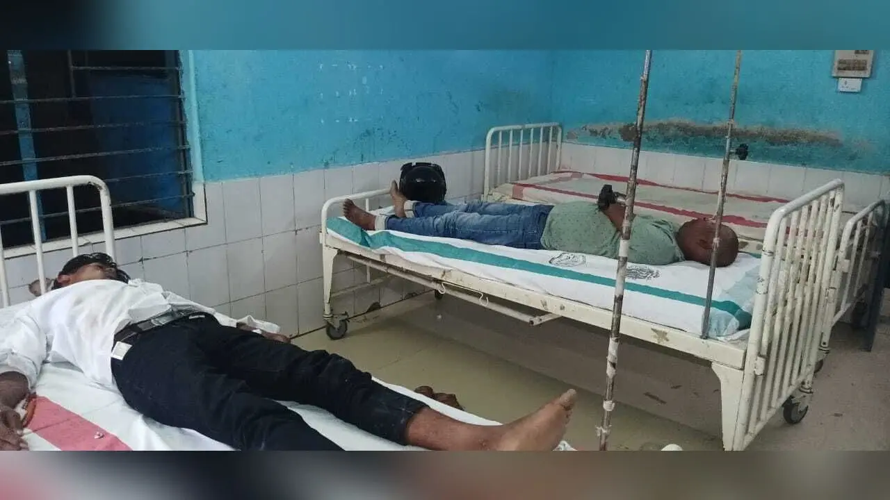 दो बाइकों की टक्कर में दोनों सवार घायल