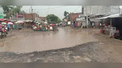 झमाझम बारिश से चौक चौराहों पर लगा जलजमाव