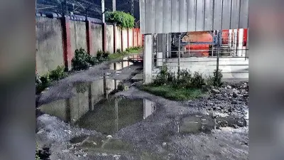बरसात होते ही पानागढ़ रेलवे स्टेशन को जानेवाला मार्ग डूबा, यात्री परेशान