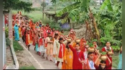 नवरात्र महायज्ञ को लेकर निकाली गयी कलश शोभा यात्रा