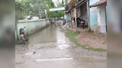 मानसून की पहली बारिश में डूब रहा शहर