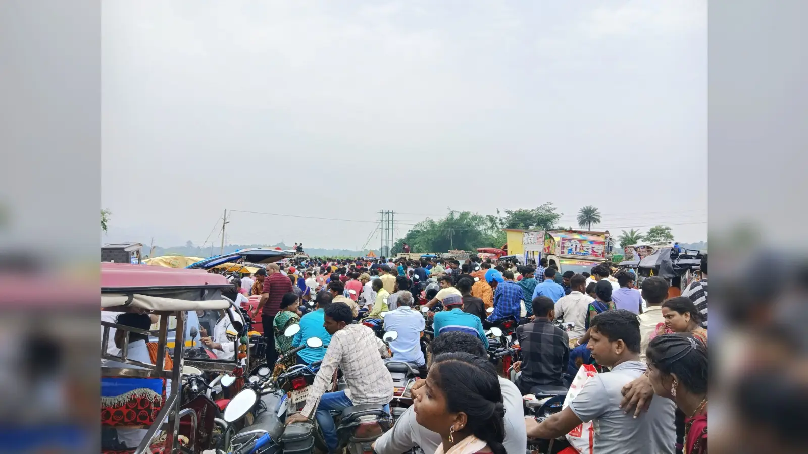 बासुकिनाथ-नोनीहाट मार्ग पर धोबेय नदी पुल पर करीब तीन घंटे रहा जाम