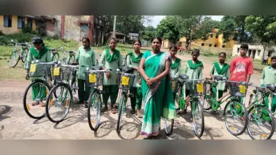 28 छात्र-छात्राओं के बीच साइकिल का किया वितरण