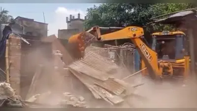 मेमारी में रेलवे की जमीन से हटाया गया अतिक्रमण