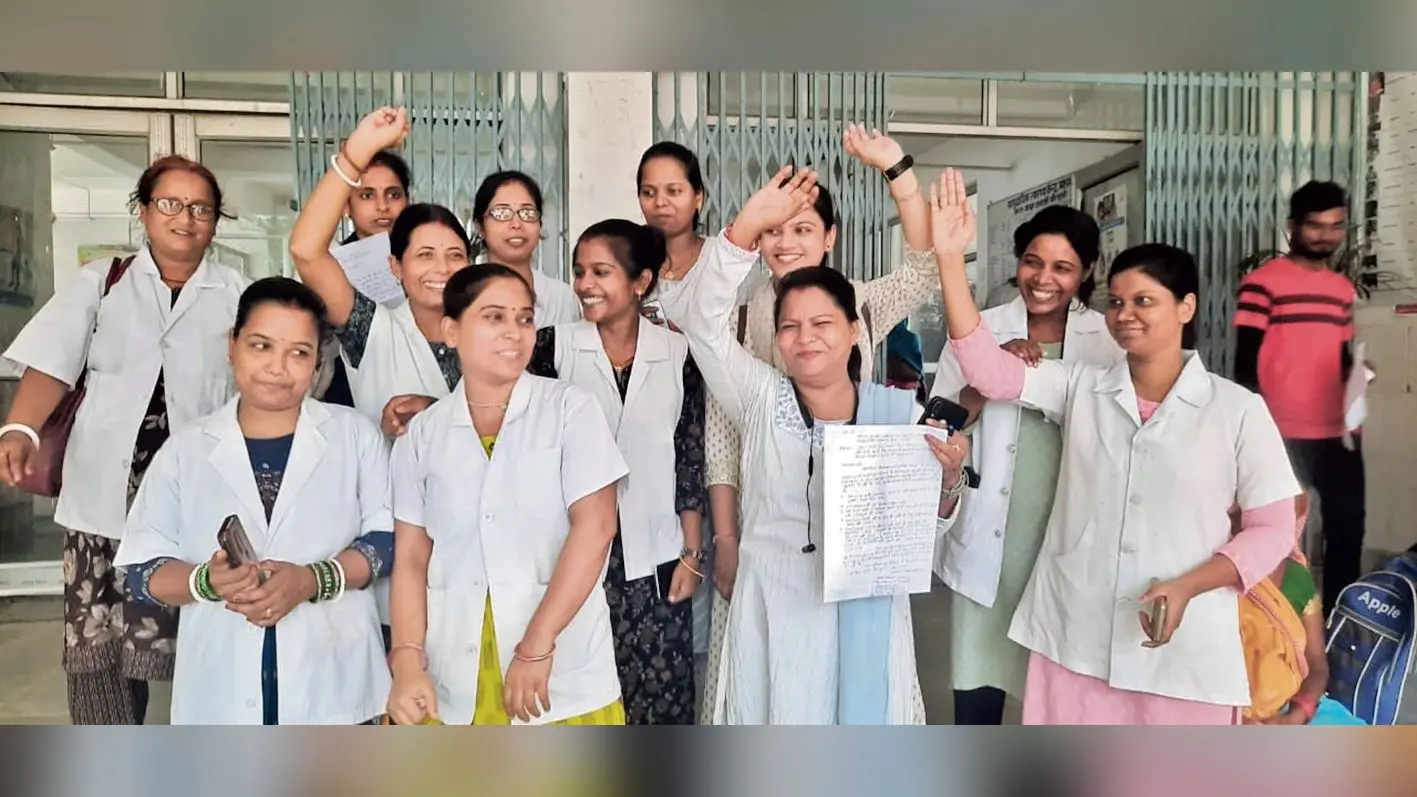 मशरक सीएचसी की एएनएम ने शुरू की अनिश्चितकालीन हड़ताल